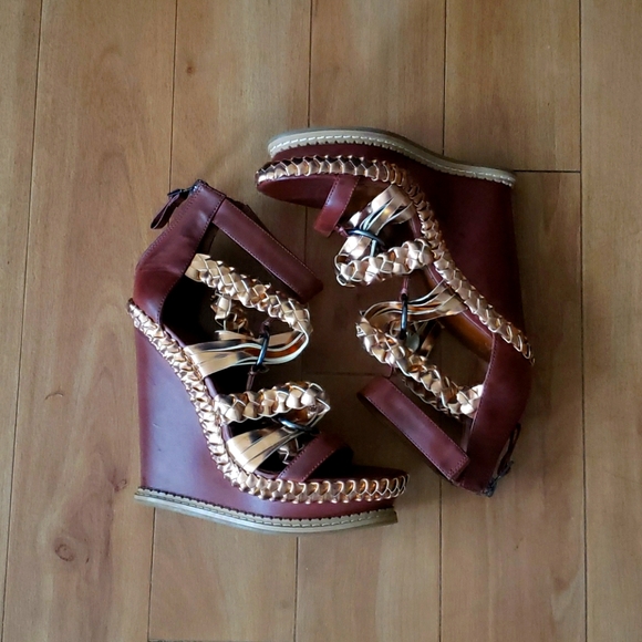 Boutique 9 Wedge Rose Gold Sandals - Picture 1 of 7